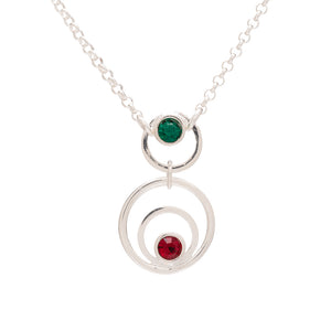 Collar de Plata de Ley compuesto por dos formas circulares con dos cristales de color esmeralda y rubí